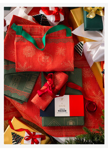 Red Children’s Apron “Christmas Village” – Élysée x Le Jacquard Français